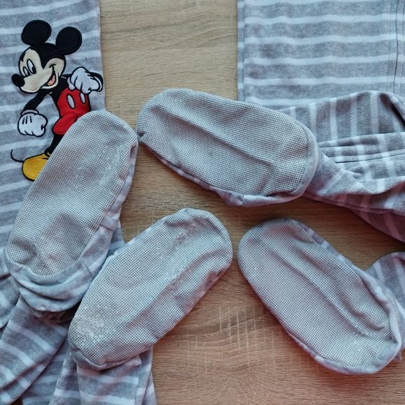 4 pairs Mickey pajamas 5t - Picture 5 of 16
